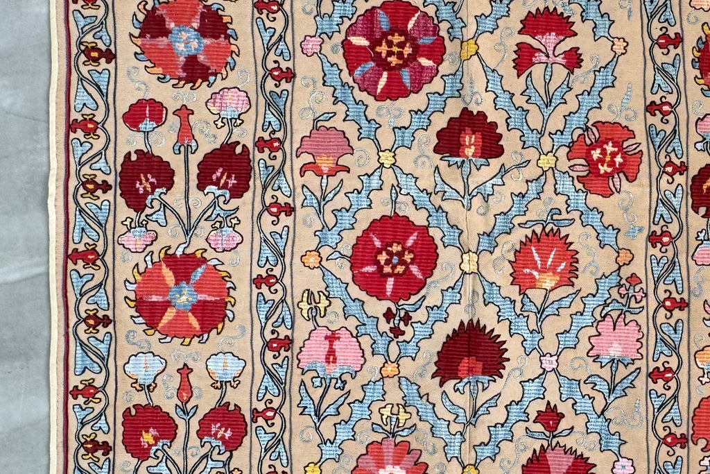 手仕事を未来に残す<br>ウズベキスタンの刺繍布、スザニ