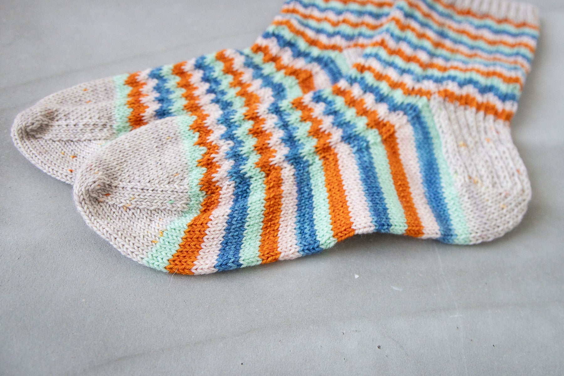 [amirisu Sock Club 2024] Nami Nami Socks Kit (PDF pattern)