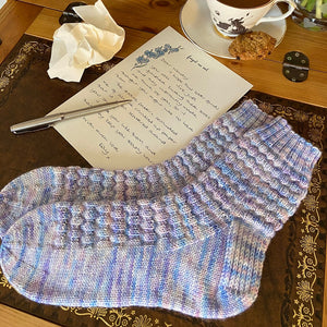 Crunkled Socks キット -hand dyed yarn- （PDF版日本語文章パターン付き）