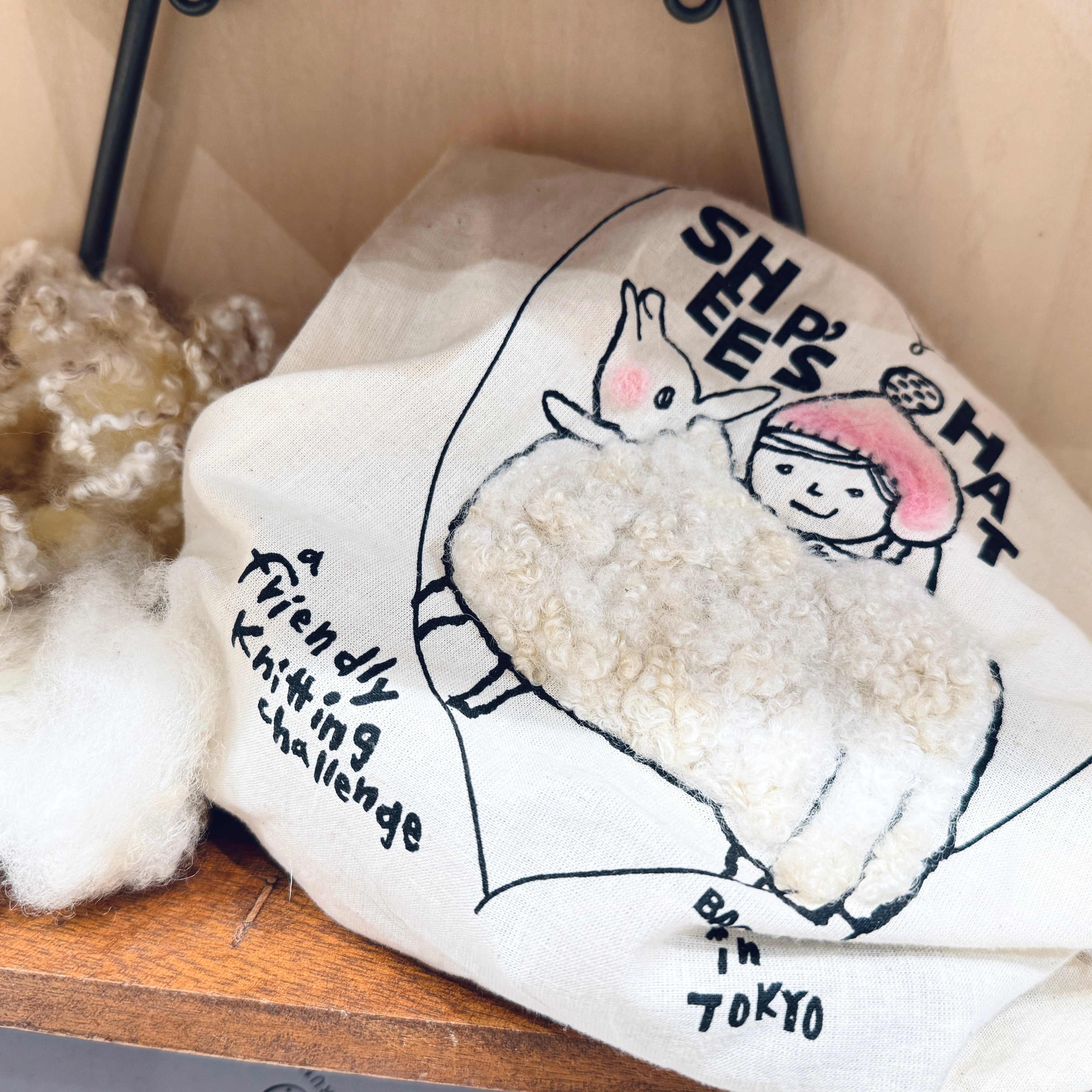 3/20 オリジナル巾着にニードルパンチで羊毛刺繍