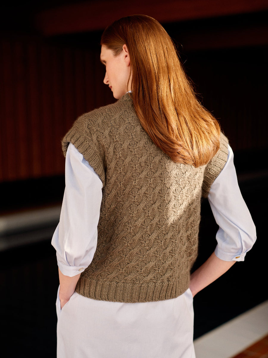 Entwined: Cables, Lace and Knitted Textures