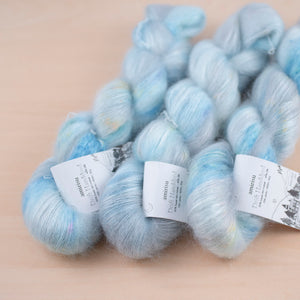 水瓶座の涙がキラリ