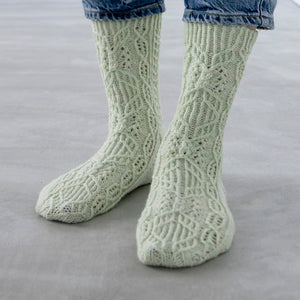 Lucia socks キット -Swing Handdyed- (PDF版日本語文章パターン付き)