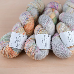 アスファルトに咲く