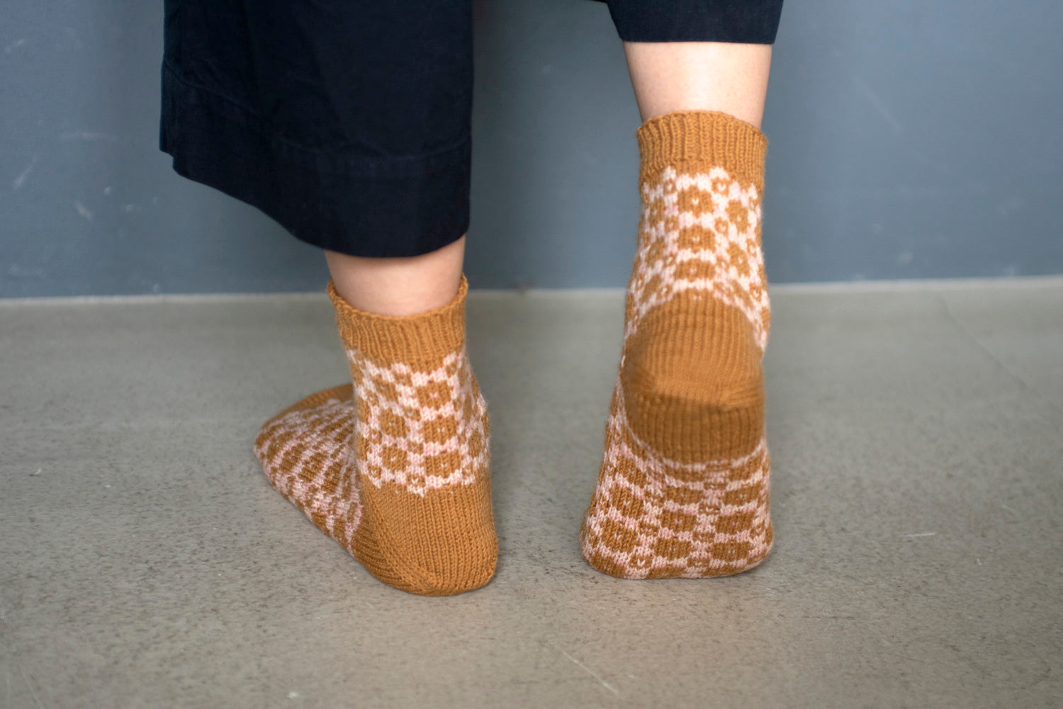 All The Flowers Socks Kit -Trek 50g- (with PDF pattern)