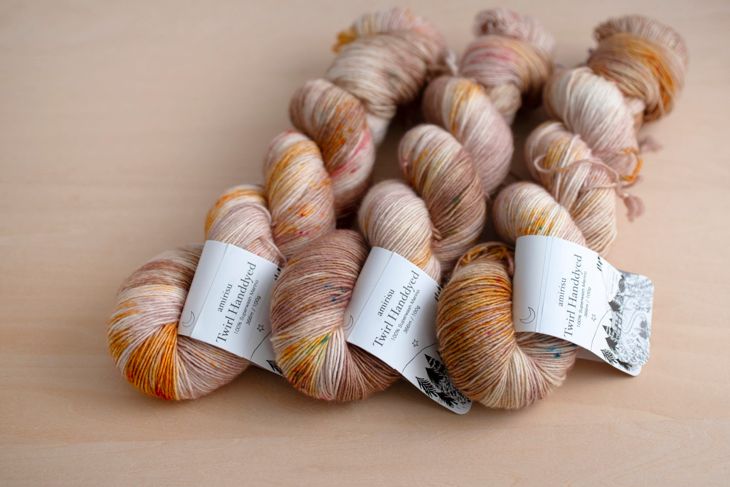 amirisu TwirlHanddyed Lamb's ears 100g×3 amirisu TwirlHanddyed Lamb's ears 100g×3