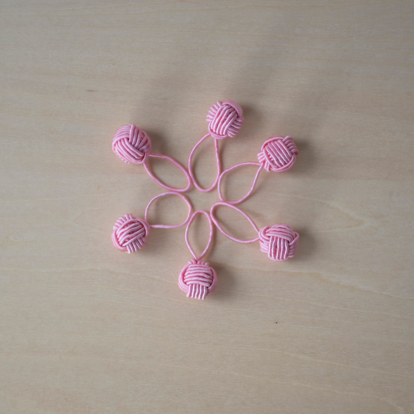 HiyaHiya pink small yarn ball stitch markers